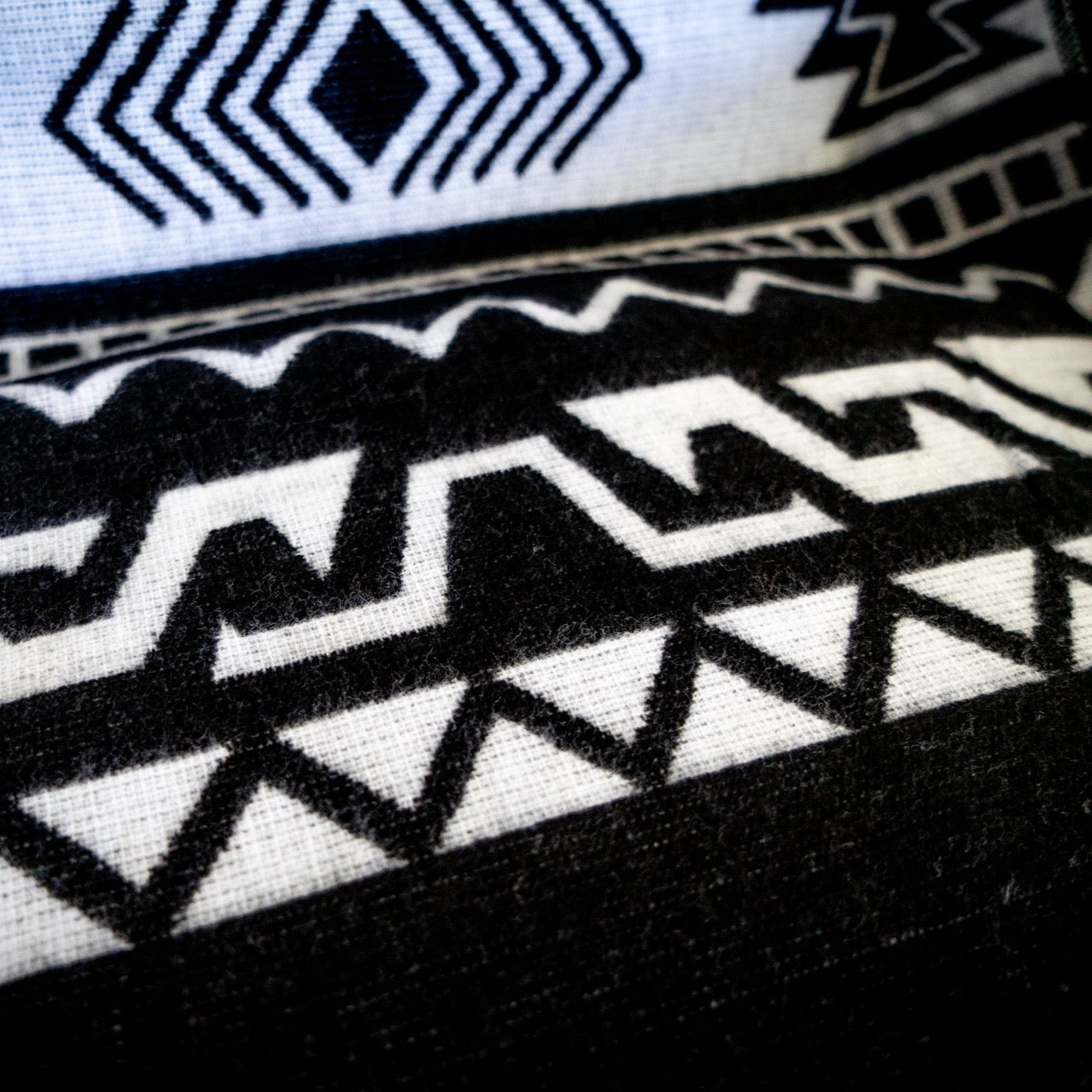 Andean Alpaca Wool Blanket - Black & White