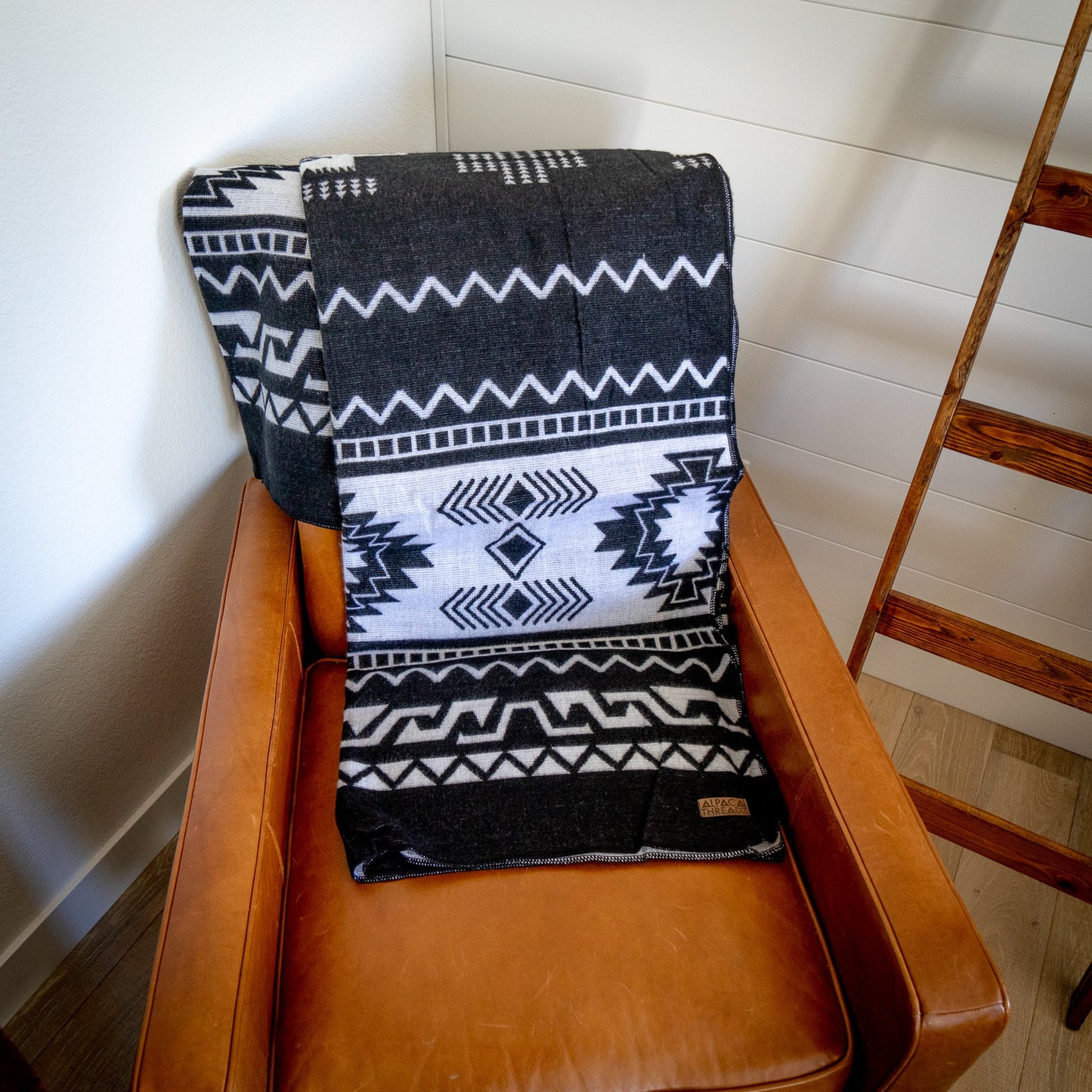 Andean Alpaca Wool Blanket - Black & White